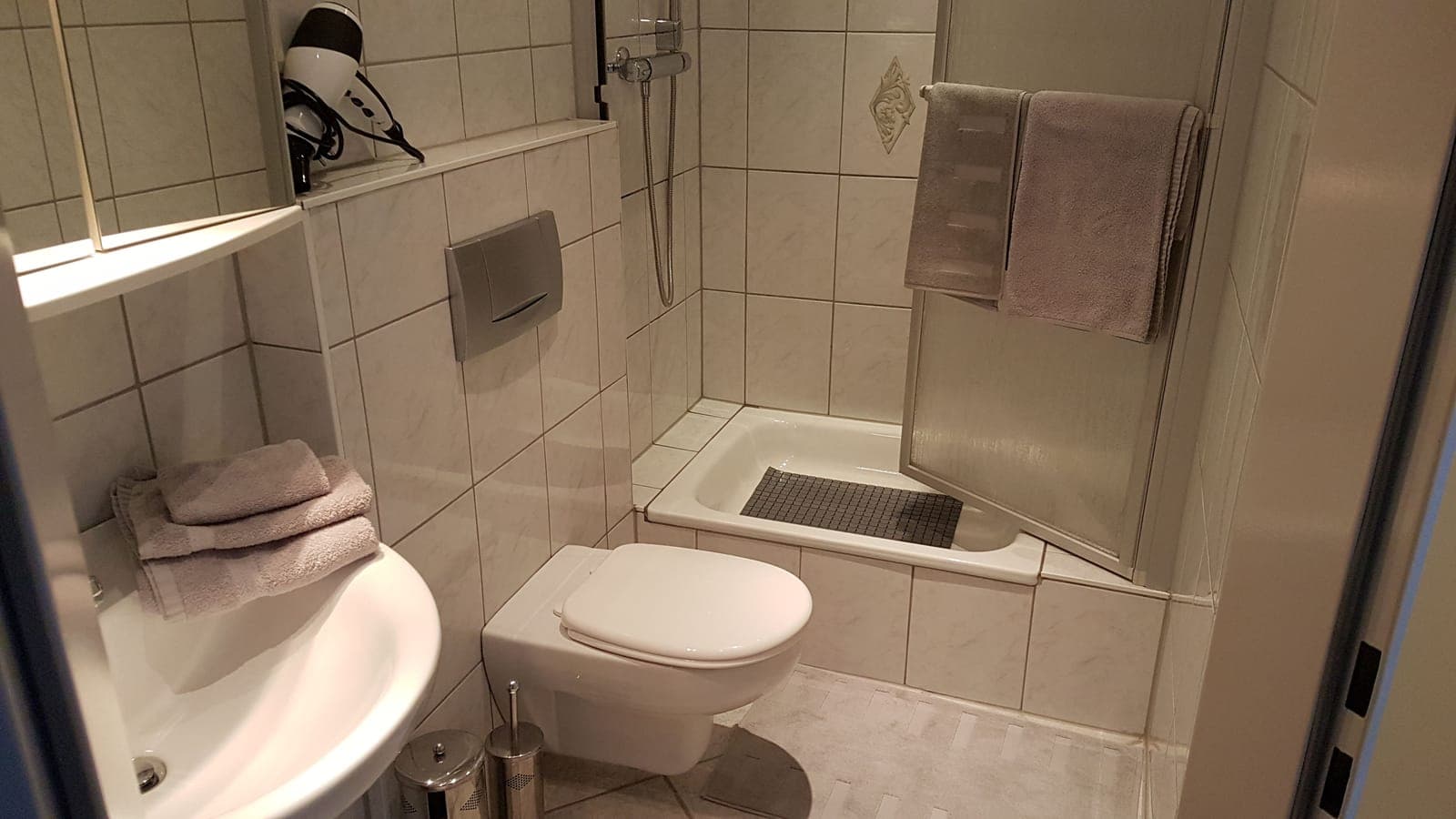 Zimmer 23 – Nadine in Mülheim an der Ruhr, Ansicht 2 von 4