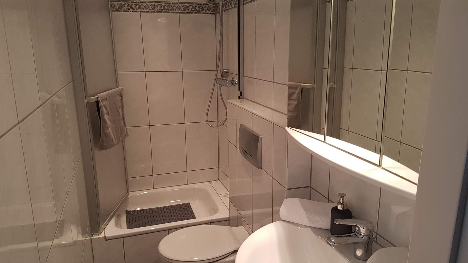 Zimmer 24 – Ramin in Mülheim an der Ruhr, Ansicht 4 von 4